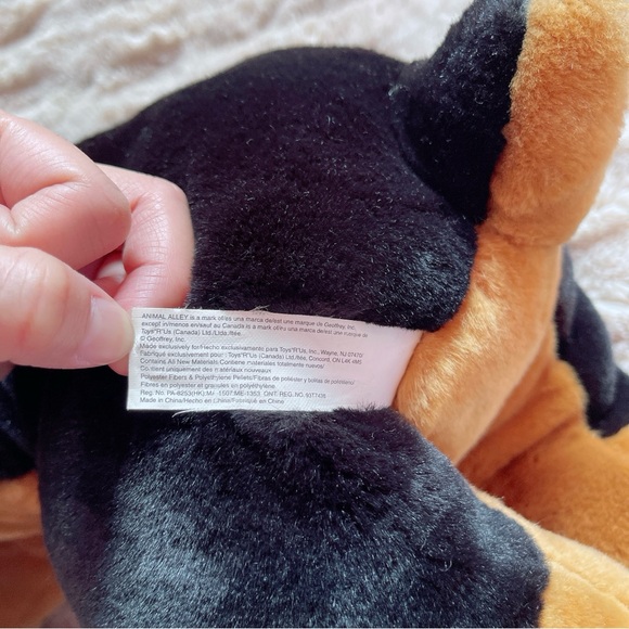 Toys R’ Us Animal Valley Rottweiler Plush 🐶🖤🔲 - Picture 5 of 7